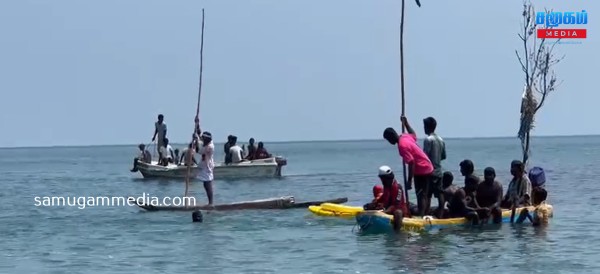 யாழ். கடற்பரப்பில் நீச்சல் போட்டி - புதுவருட கொண்டாட்டம் ஆரம்பம்..! samugammedia 